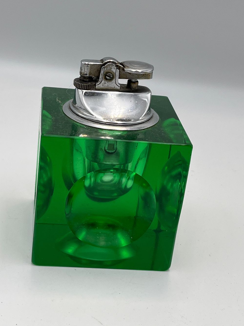 Lot 759: Mid Century Modern Emerald Green Lucite? Table Lighter