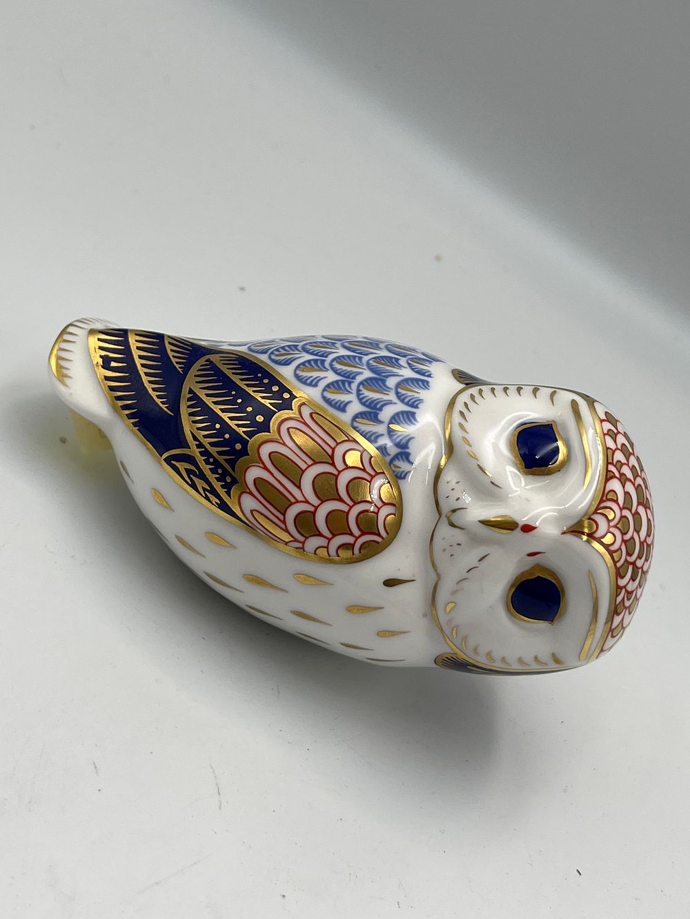 Lot 763: Royal Crown Derby Porcelain Imari Owl Paperweight, 1993