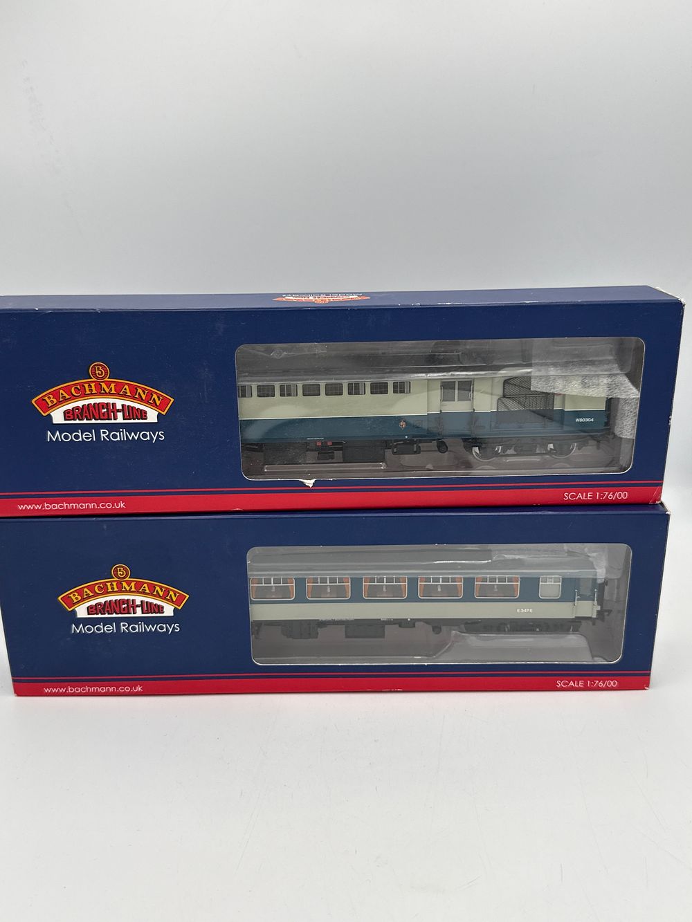 Lot 802: Bachmann Branch-Line BR Grey and Blue OO Gauge Passenger Coaches