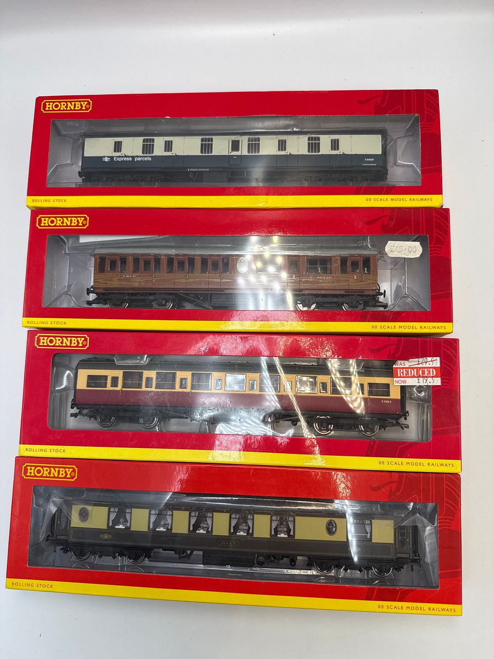 Lot 806: A Collection of Hornby 00 Scale Model Railway Rolling Stock