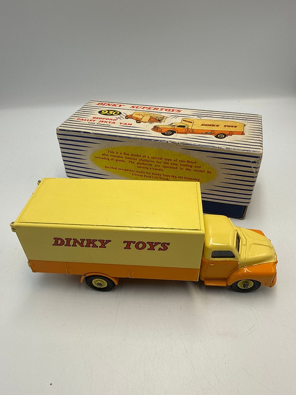 Lot 821: Dinky Supertoys 930 Bedford Pallet Jekta Van