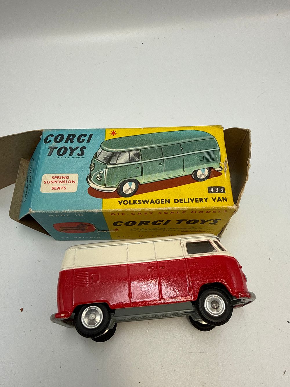 Lot 822: Corgi Toys Volkswagen Delivery Van 433