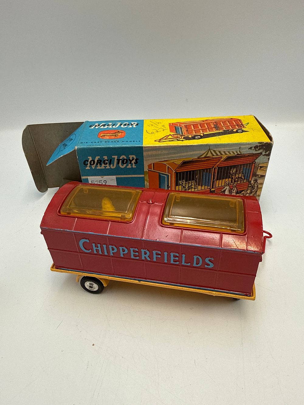 Lot 837: Corgi Major Toys Chipperfield's Circus Animal Cage 1123 Die-cast Model