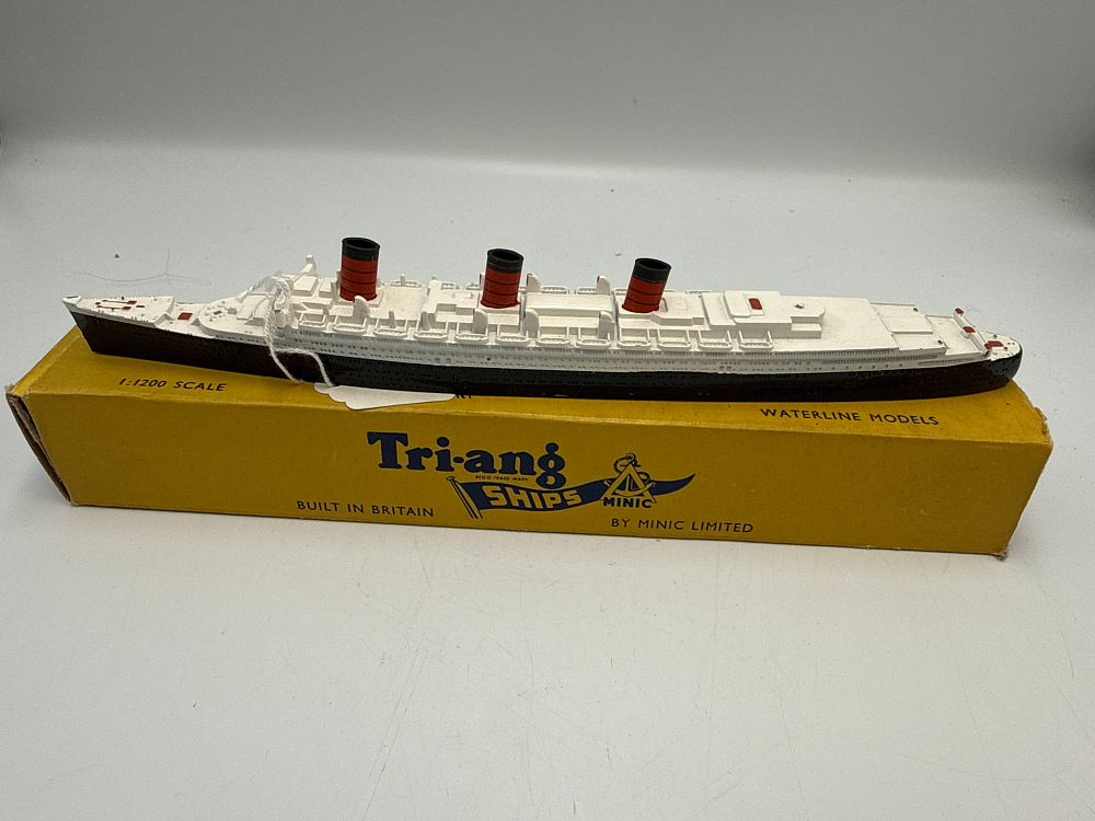 Lot 841: Tri-ang Minic Ships M 702 RMS Queen Mary Die-cast Model
