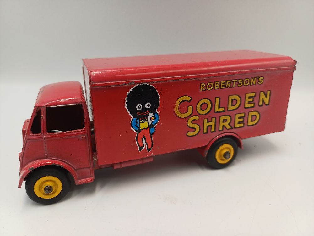 Lot 870: Dinky Supertoys No. 919 Guy Van Golden Shred, Red