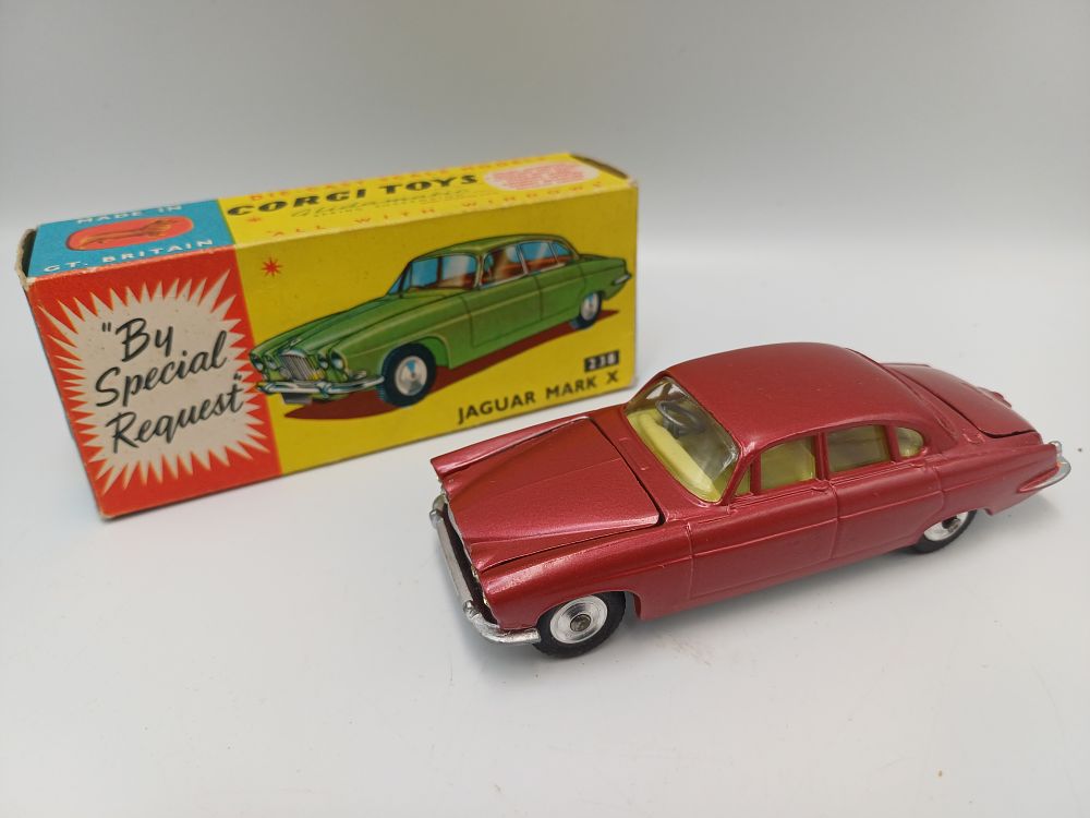 Lot 871: Corgi Toys Die-Cast Jaguar Mark X Saloon 238 with Box