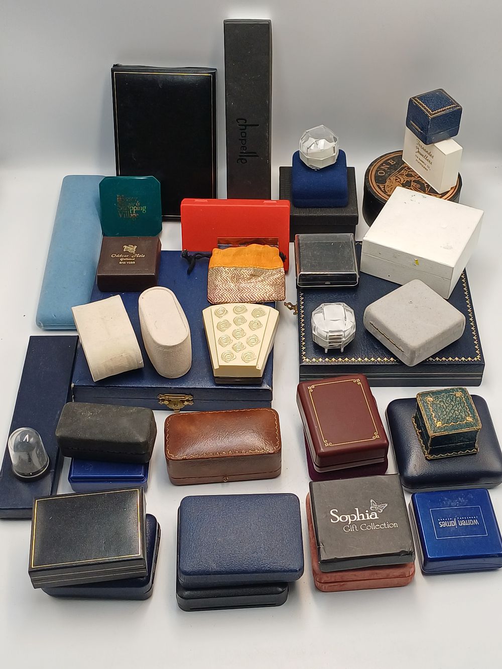 Lot 877: A Collection of Miscellaneous Branded and Unbranded Empty Jewellery and Watch Cases