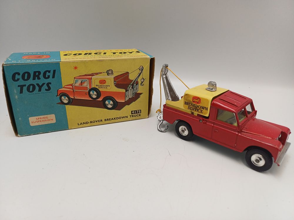 Lot 885: Corgi Toys 417S Land-Rover Breakdown Truck with Box