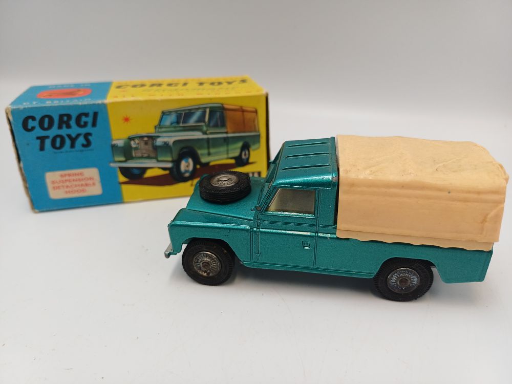 Lot 891: Corgi Toys Die-cast Land Rover 109" W.B. with Original Box 438
