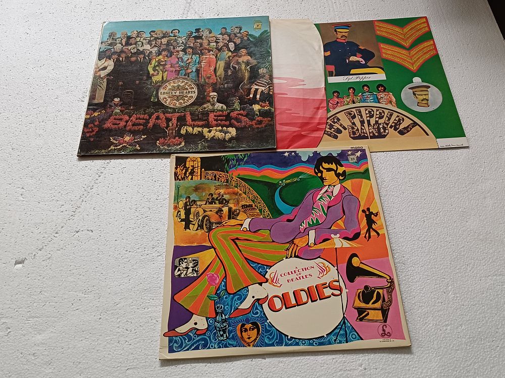 Lot 926: The Beatles Parlophone PMC 7027 and PMC 7016 Mono Vinyl LPs