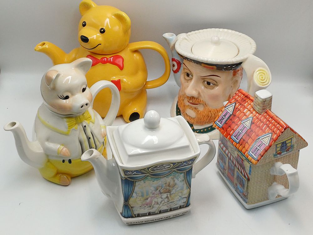 Lot 948: A Collection of Earthenware Novelty Teapots including William Shakespeare and Winnie-the-Pooh?