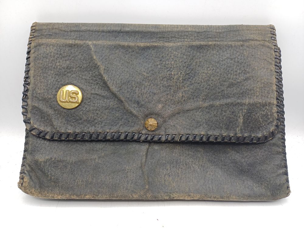 Lot 1000: Mid-20th Century Leather Personal Document Wallet with U.S. Army Insignia, 11"
