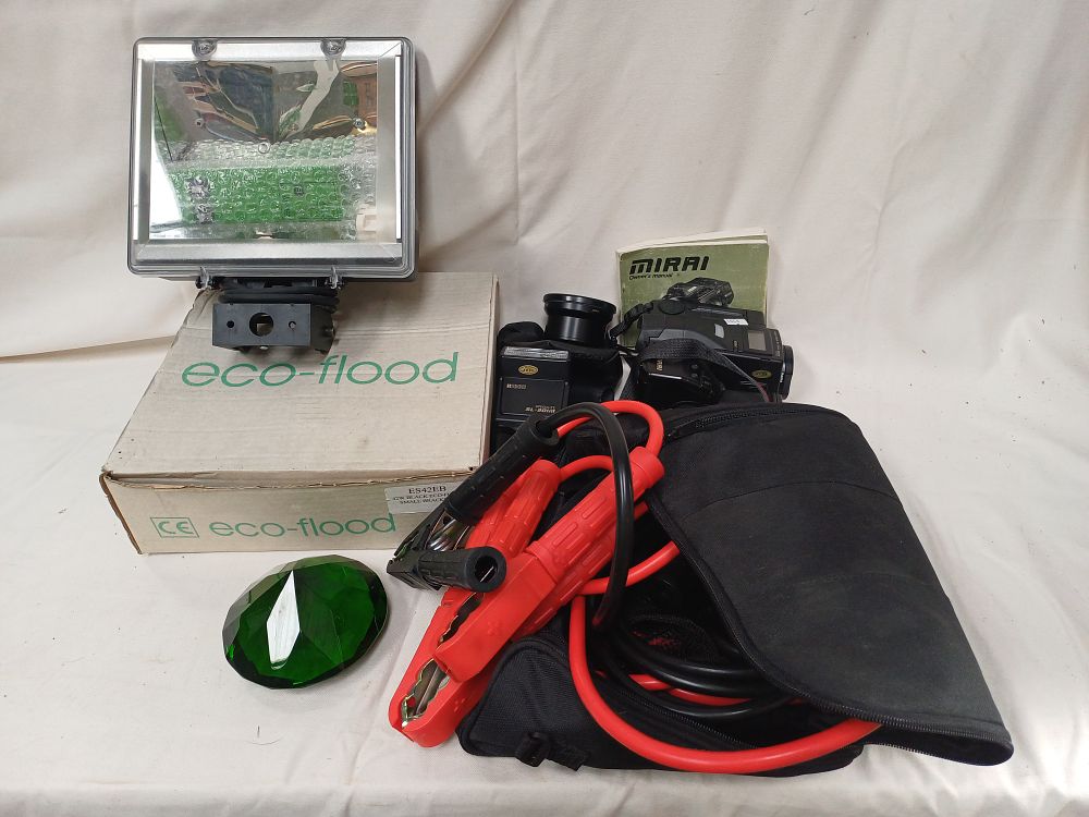 Lot 1001: Ricoh Mirai 35-135mm Macro Camera, SL-301M Speedlite and Sundries