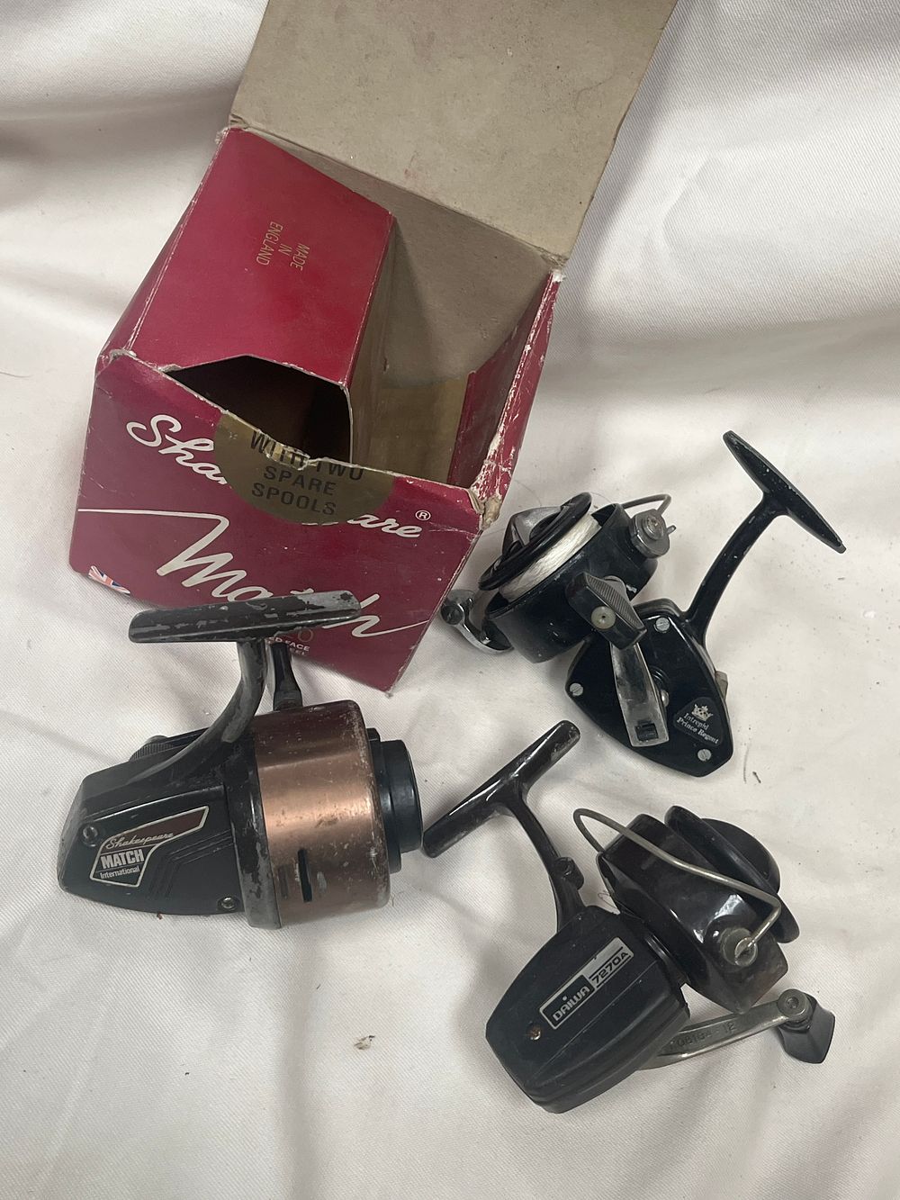 Lot 1068: Shakespeare, Mitchell, Daiwa and Intrepid spinning Fishing Reels