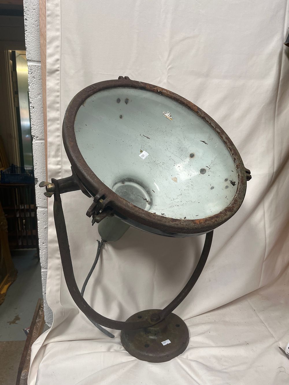 Lot 1071: Mid-20th Century Heavy-Duty Industrial Wall-Mounted Enameled Metal Spotlight?