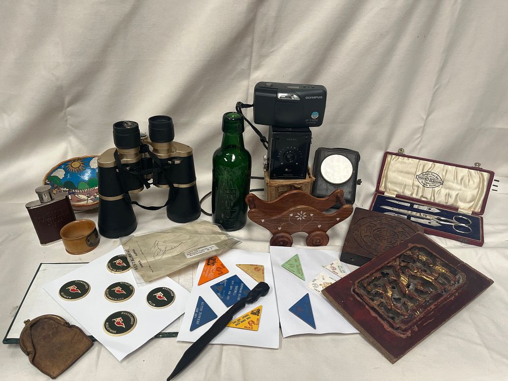 Lot 1085: Olympus AF-1 MINI Camera and A Collection of Vintage Collectables and Ephemera