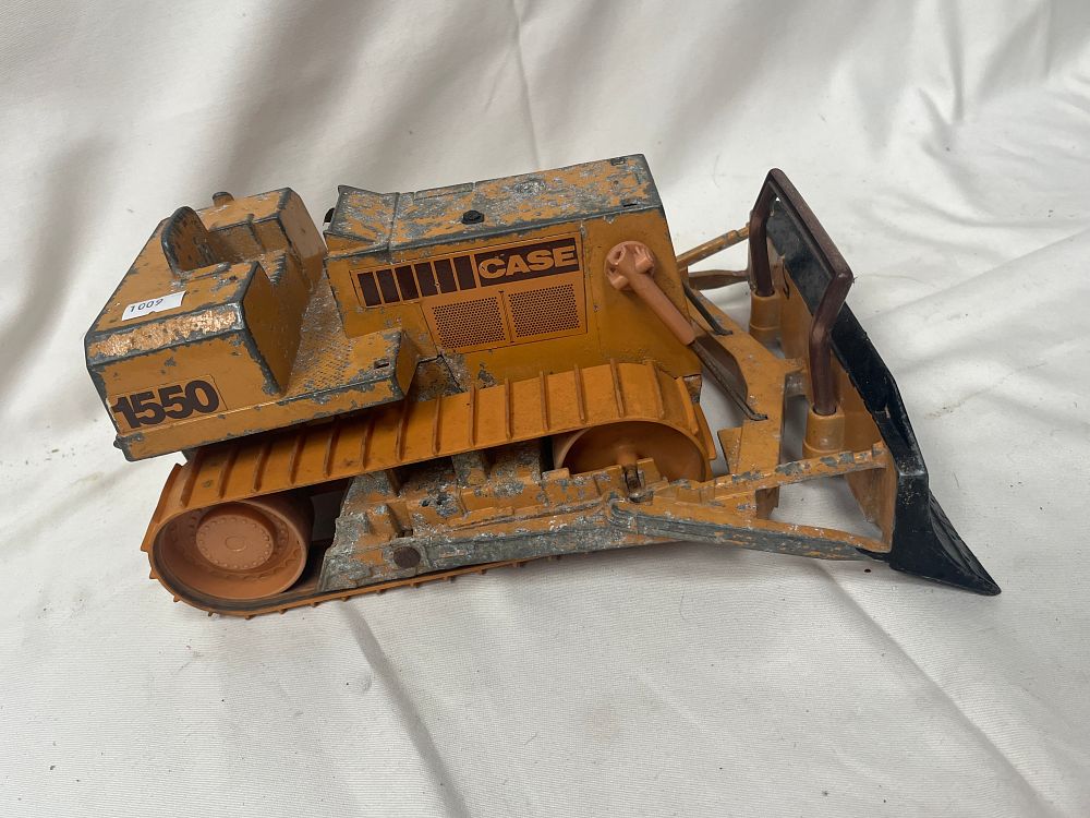 Lot 1091: Ertl? Die-cast Case 1550 Crawler Bulldozer