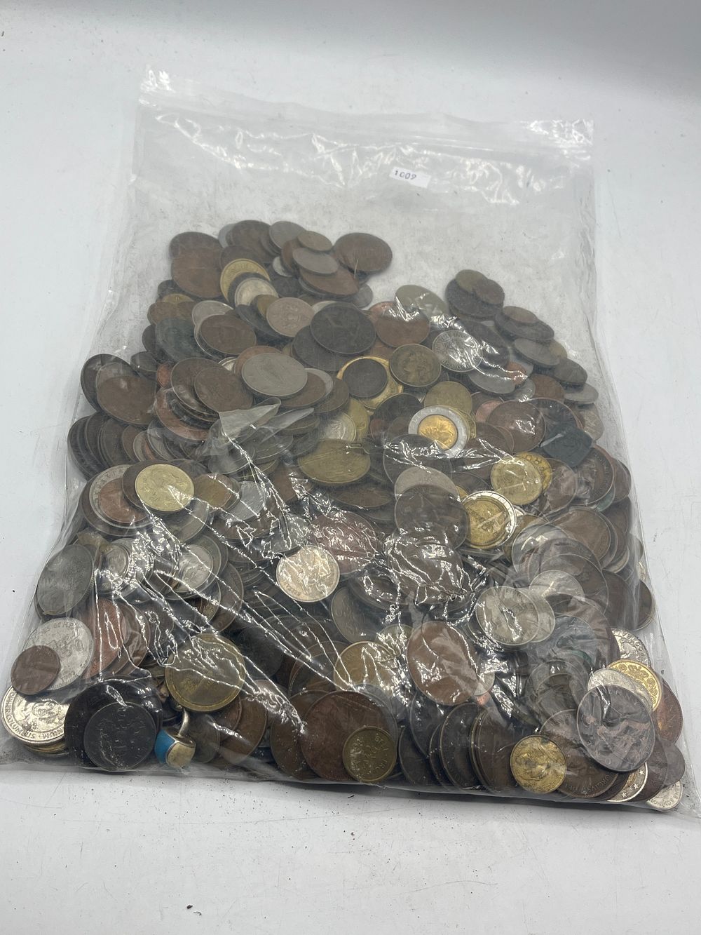 Lot 1106: A Collection of International Circulated Mixed Base Metal and White Metal Coins