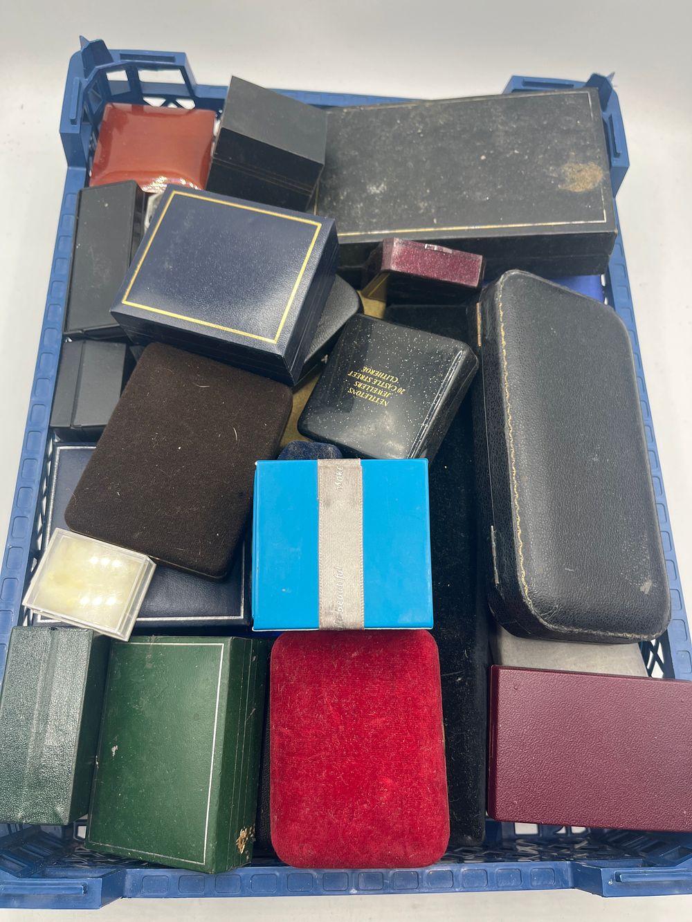 Lot 1114: An Assortment of Vintage Jewellery and Watch Presentation Cases
