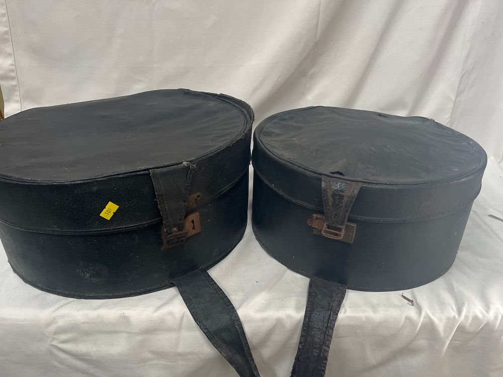 Lot 1129: A Pair of Vintage Textured Leatherette? Hat Boxes