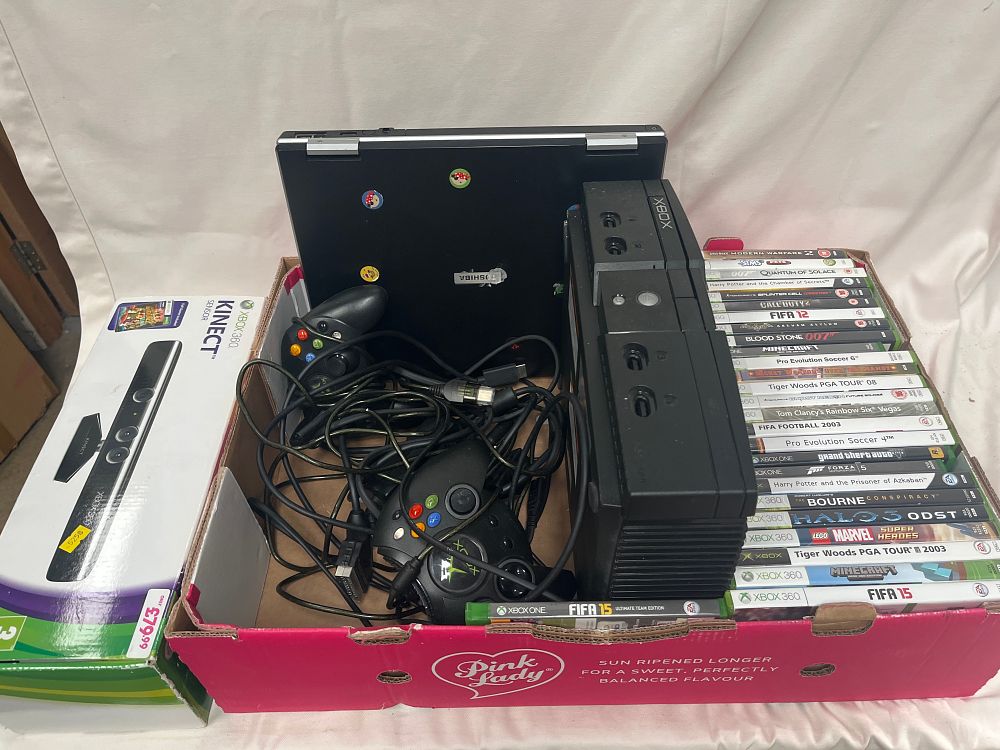 Lot 1147: Microsoft Xbox Video Game System, Xbox 360 Kinect and Toshiba Laptop Bundle