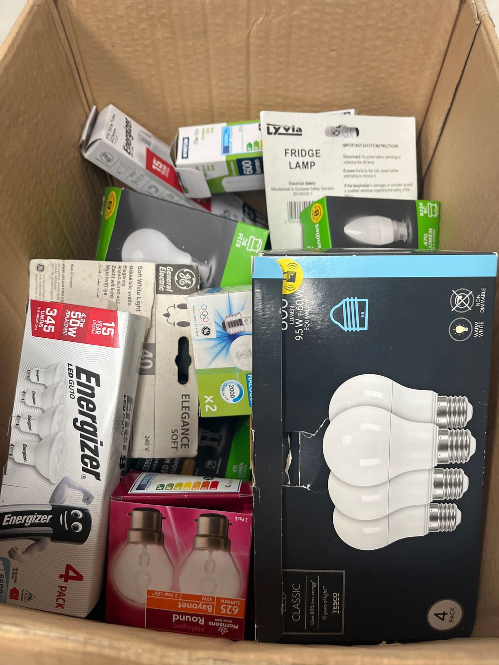 Lot 1178: An Assortment of Household LED and Halogen Light Bulbs by Energizer and Tesco
