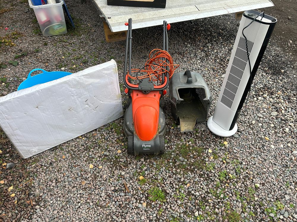 Lot 1248: Flymo Easimo Electric Mower, Igenix Tower Fan and Chrome Towel Rail