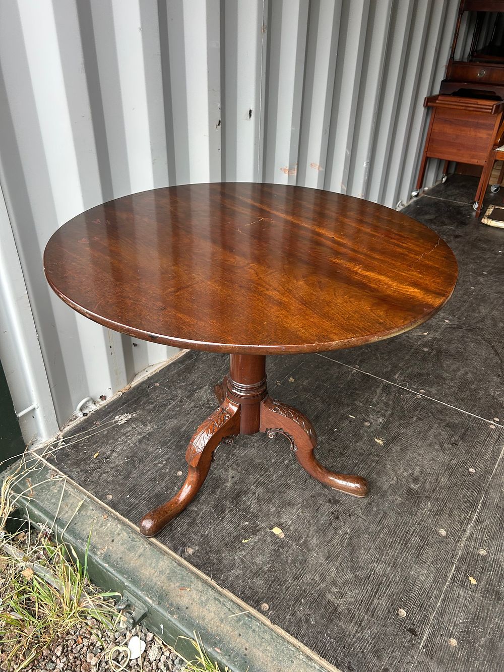 Lot 1266: A George IV? Mahogany Tilt-Top Breakfast Table