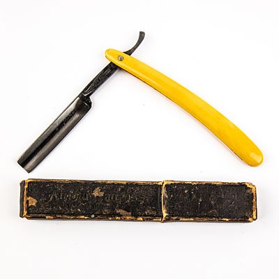 Peter J Michels Spear No. 5 w/ Unorig. Box. Vintage Straight Razor "Spear No. 5" by Peter J