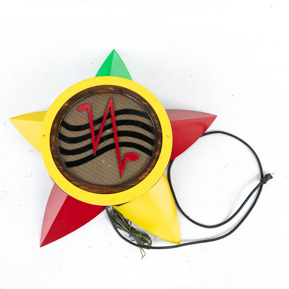 Wurlitzer 4002 Jukebox Speaker. Increased shipping charges due to fragility.
Nice Wurlitzer 