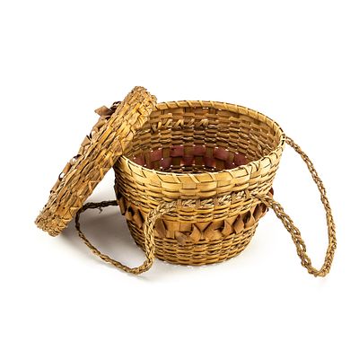 1940s NE Coast Penobscot Basket. This is a Penobscot basket circa 1940s crafted from ash splints 