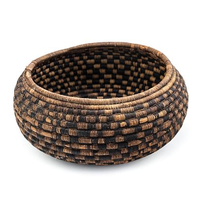1900s Pomo? Basket. This basket is likely made by the Pomo peoples indigenous to Northern 