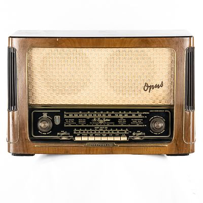 Telefunken Opus 6 German Hi Fi Radio. Nice all original radio made in Western Germany. AM FM SW. 