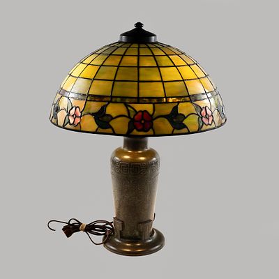 Handel-Style Leaded Glass Table Lamp. This is a high-quality reproduction table lamp featuring a 