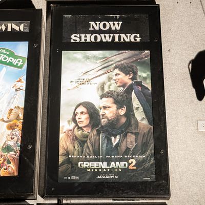 Now Showing Movie Poster Case. Back lit Now Showing one sheet movie poster case in good 