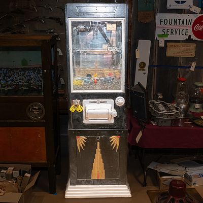 Star Mfrs Electro Hoist Coin Op Crane Machine. The Electro-Hoist is a vintage coin-operated 