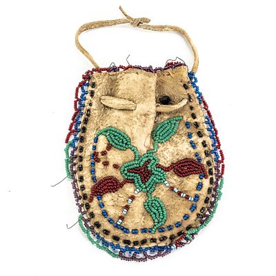 Vintage Native American Beaded Pouch. Handcrafted with a refined eye for traditional aesthetics 