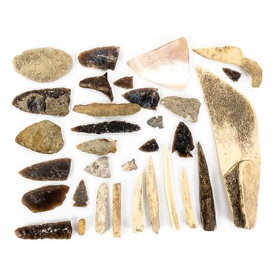 32pc Native American Artifact Collection. This comprehensive collection features an impressive 