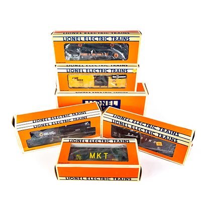 Lionel Pennsylvania GG-1 Locomotive & (5) RR Cars. Lionel Mint Car Series Pennsylvania GG-1 