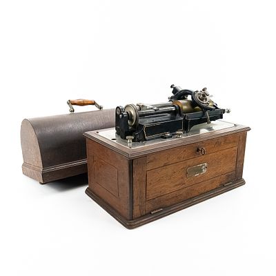 Amet Spring Motor Cylinder Phonograph. The Edward Amet 2-spring motor is a landmark piece of 