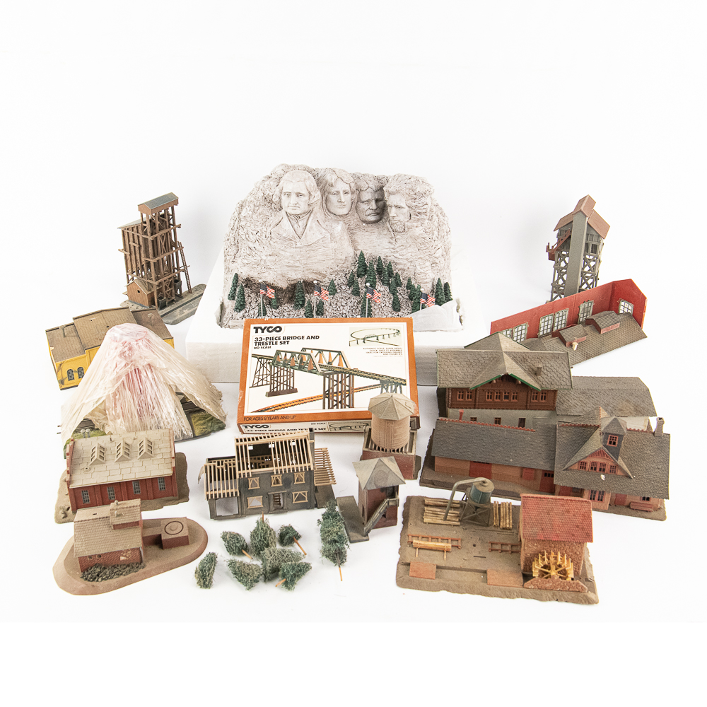 Hawthorn Village Mt Rushmore Lighted Train Tunnel+