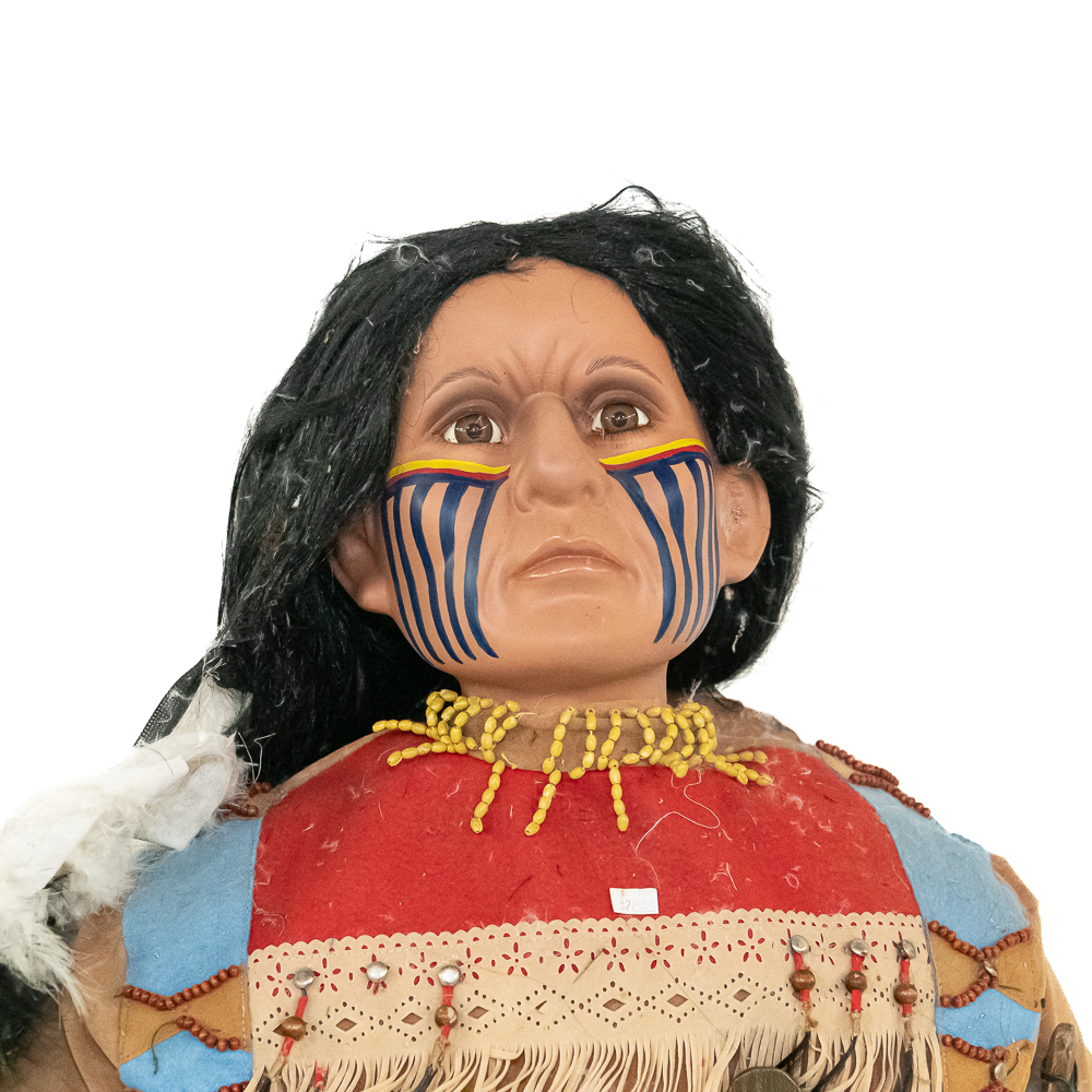 Native American Large-Scale Souvenir Doll & Bows