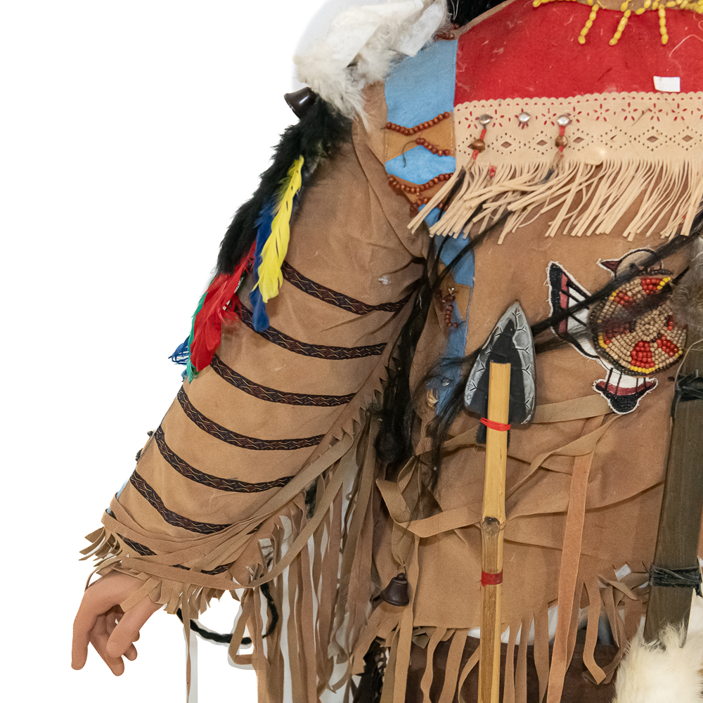 Native American Large-Scale Souvenir Doll & Bows