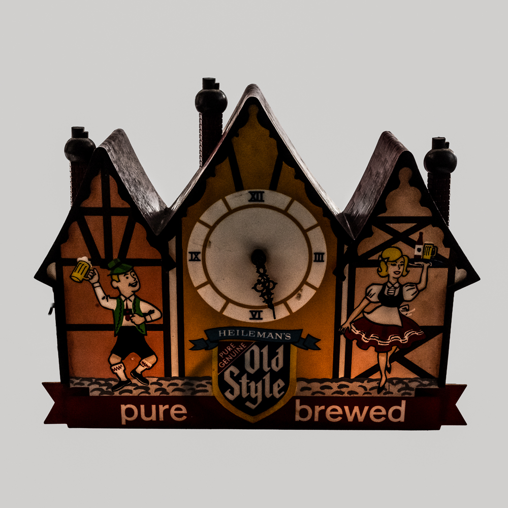 Vintage Heileman's Old Style Beer Light Clock