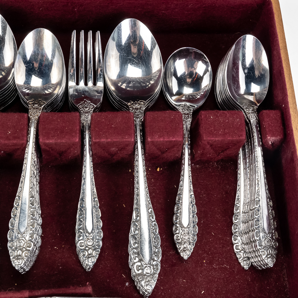 Vintage Naken Box w/Stainless Flatware Set