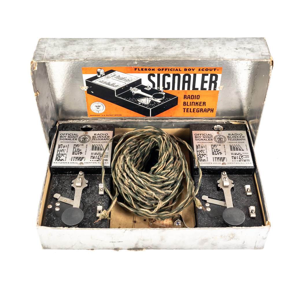 Vintage Fleron Official Boy Scout Signaler