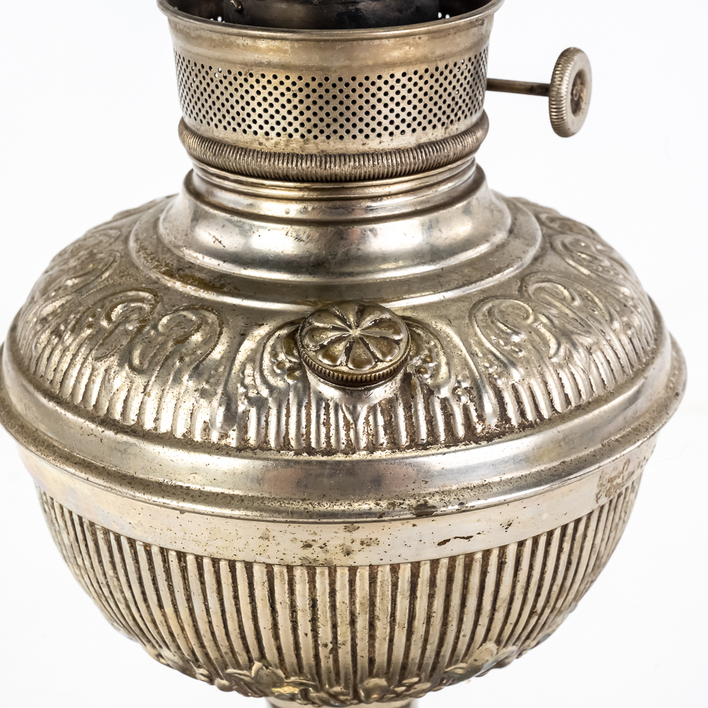 Antique Naugatuck Kerosene Oil Lamp