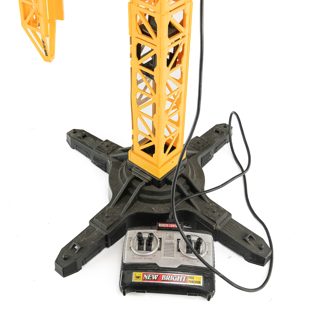 NIB TYCO RC Bass Boat &New Bright TC36 Tower Crane