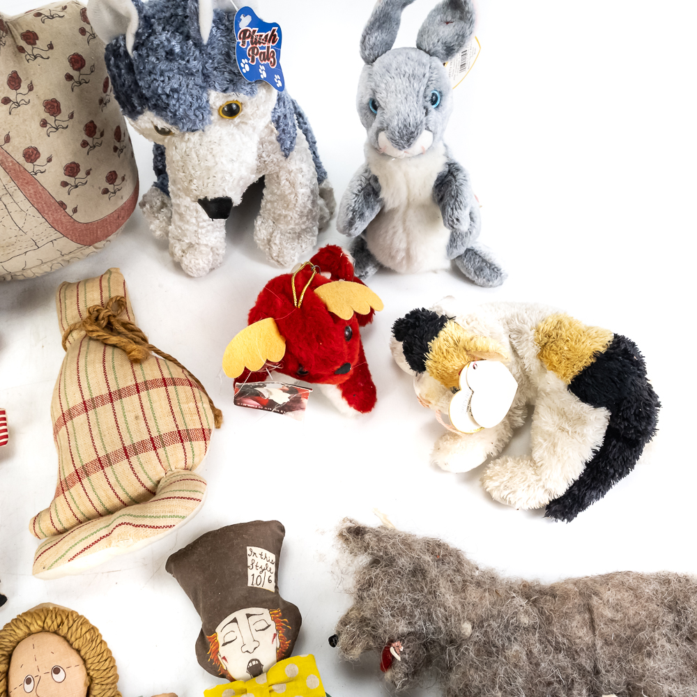 (16) Vintage Variety Rag Doll Rummage
