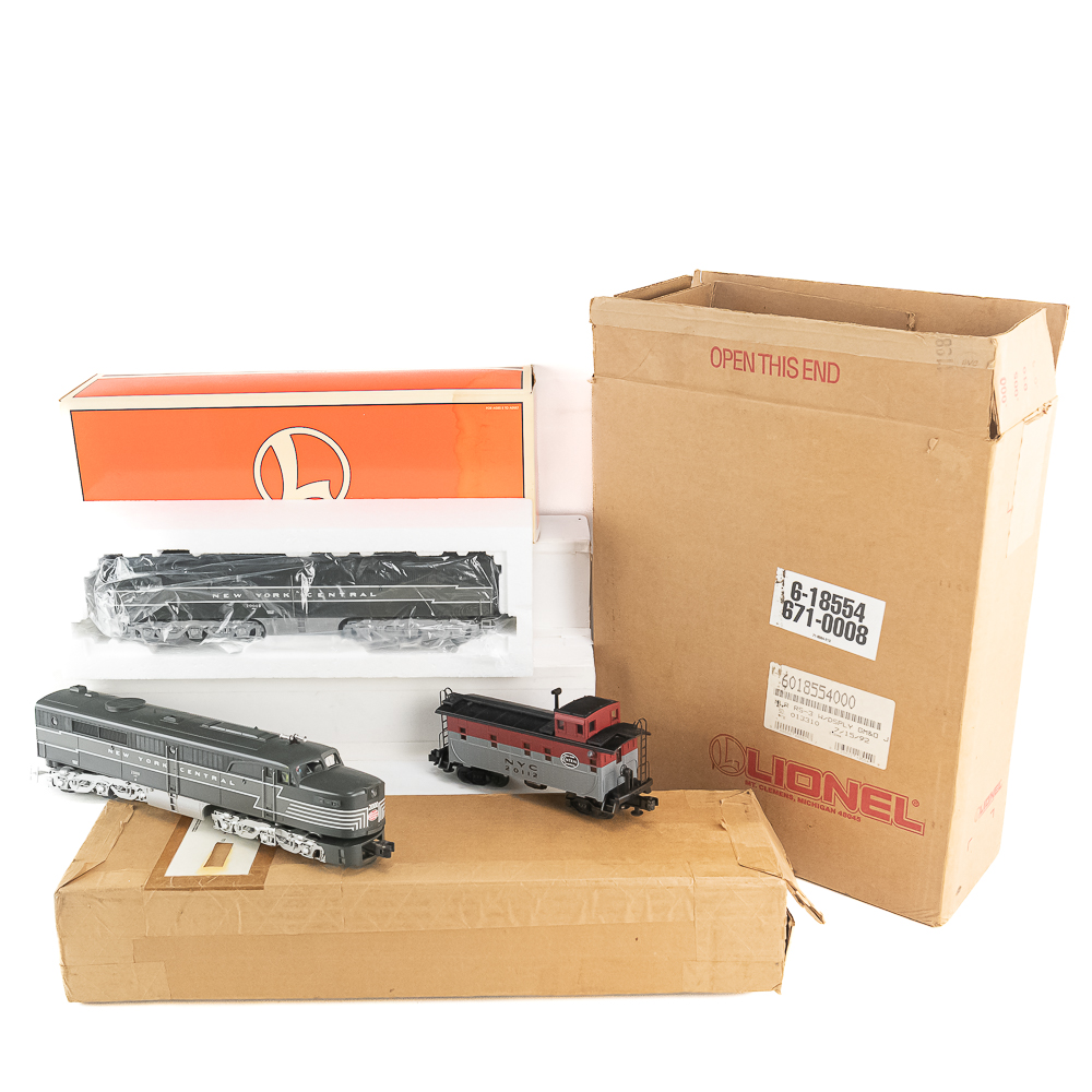 Lionel NYC Diesel Locomotive 2000 Power & Dummy